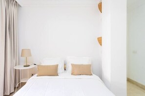 2 bedrooms, iron/ironing board, WiFi, bed sheets - Eden Rentals Duke Paradise (Costa Adeje)