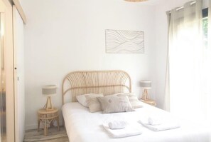 3 chambres, fer et planche à repasser, Wi-Fi, draps fournis