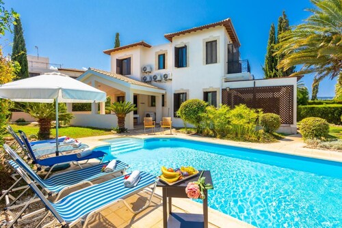 Villa Iliana - Vier Schlafzimmer Villa, Schläft 8