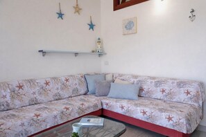 TV, books - Scirocco House | Sea View Terrace (Isola Rossa)