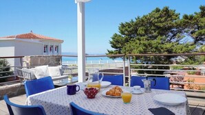 A terrace with a table set for breakfast, overlooking a coastal view. - Scirocco House | Sea View Terrace (Isola Rossa)
