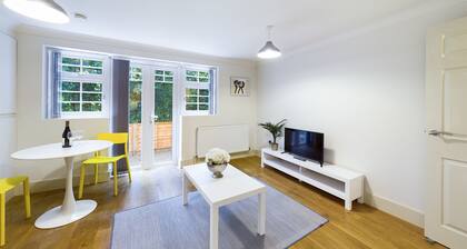 Lovely 1-bed Redhill town centre serviced apartment