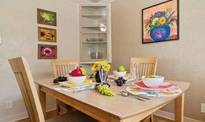 Dining - The Dartmouth House S (Albuquerque)