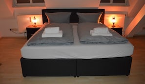 3 bedrooms, desk, iron/ironing board, free WiFi