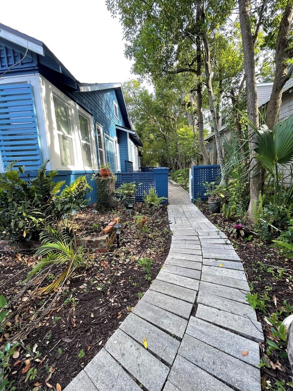 Property grounds - Walking distance to Attractions and Close to Historic Downtown Saint Augustine (St. Augustine)