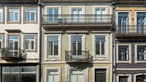 A row of multi-story buildings with balconies, large windows, and a tiled facade. - Oporto Rooftop Studio by Vacationy (Porto)
