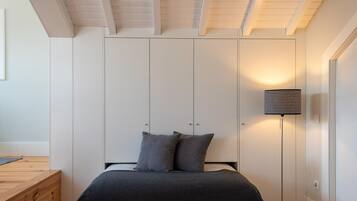 Apartment | 1 bedroom, iron/ironing board