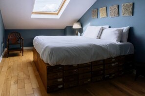 Basic Apartment, Multiple Beds