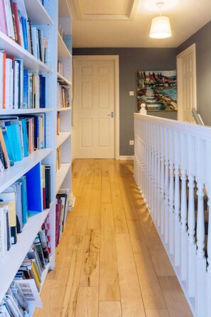 Basic Apartment, Multiple Beds | Interior - Stylish 3 Bedroom Apartment Near Hollyrood Park (Edinburgh)