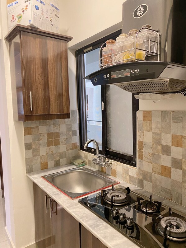 Fridge, microwave, oven, stovetop