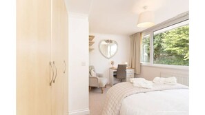 3 bedrooms, desk, iron/ironing board, travel cot