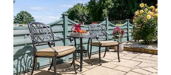 Child friendly house with private parking near the Mumbles seafront.