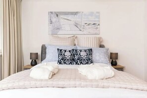 3 bedrooms, desk, iron/ironing board, travel cot