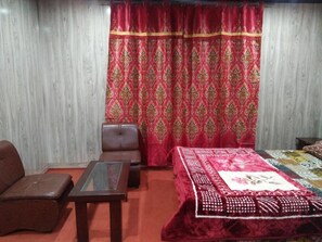 Deluxe Double Room | Free WiFi