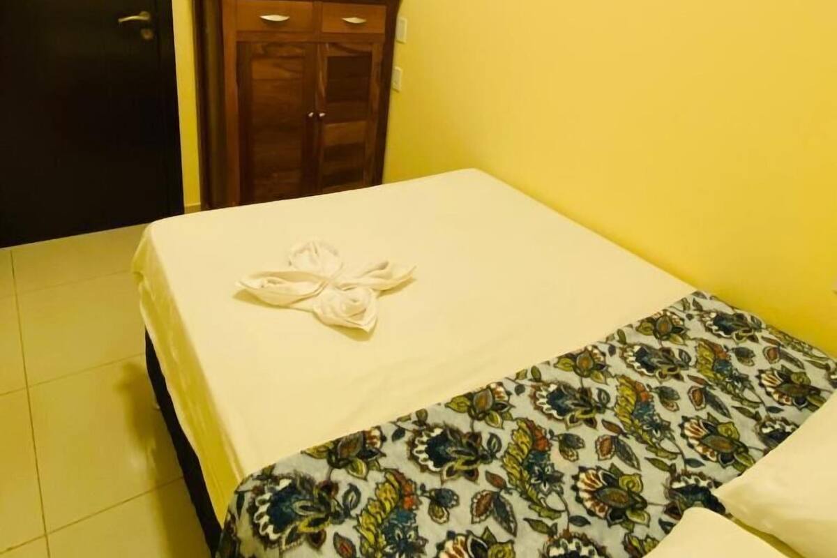 Habitación doble económica | Ropa de cama hipoalergénica y wifi gratis