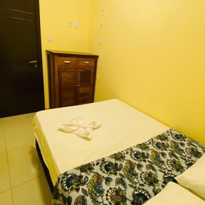 Habitación doble económica | Ropa de cama hipoalergénica y wifi gratis 