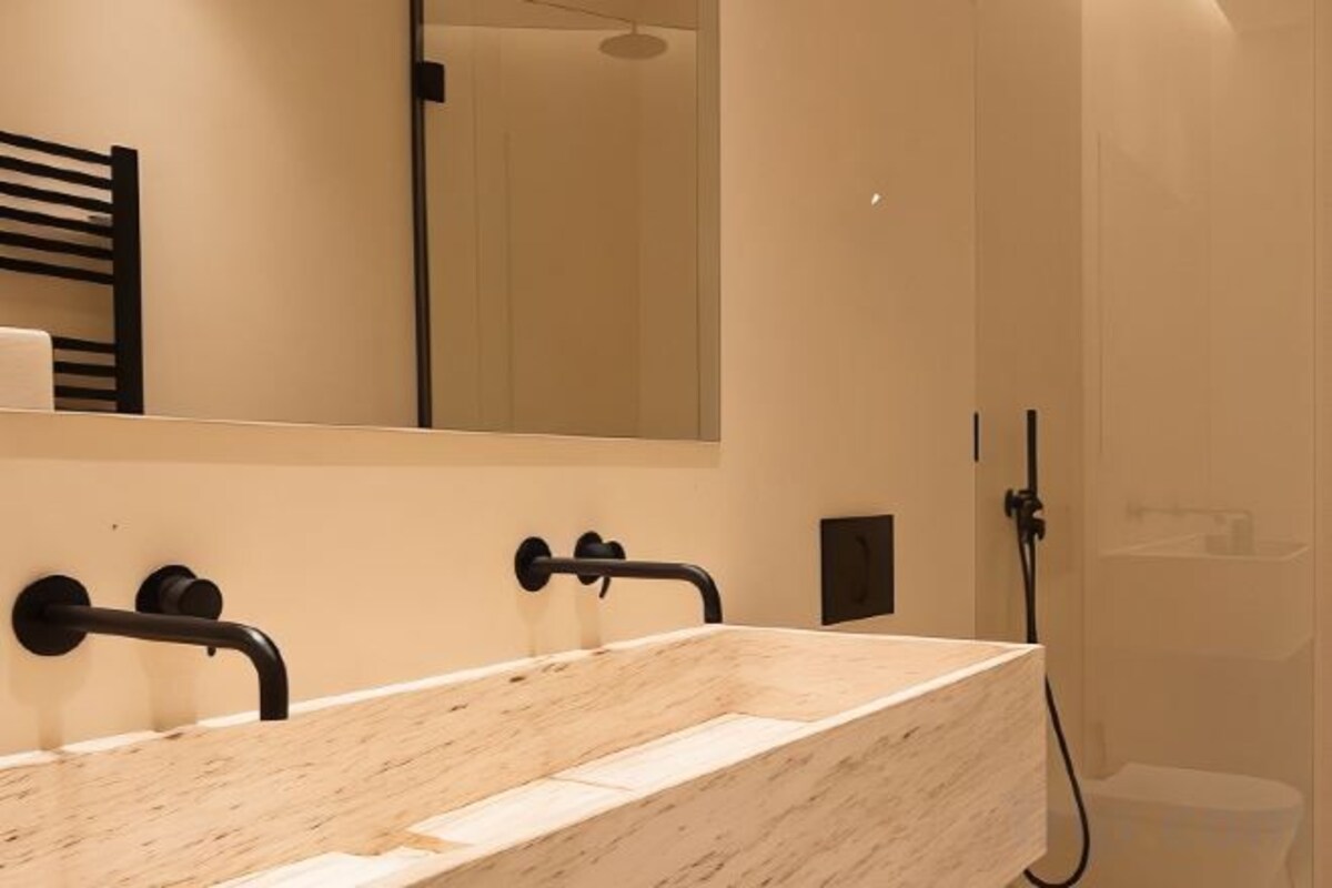 Salle de bain | Séchoir à cheveux, serviettes fournies, savon, shampooing