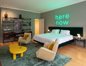 Master Suite | In-room safe, desk, blackout drapes, soundproofing - Almadina Smart Luxury (Porto)