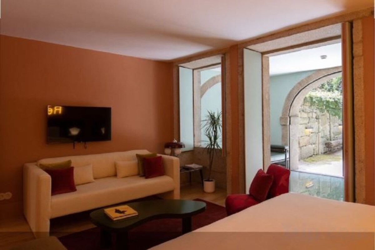 Master Suite With Garden