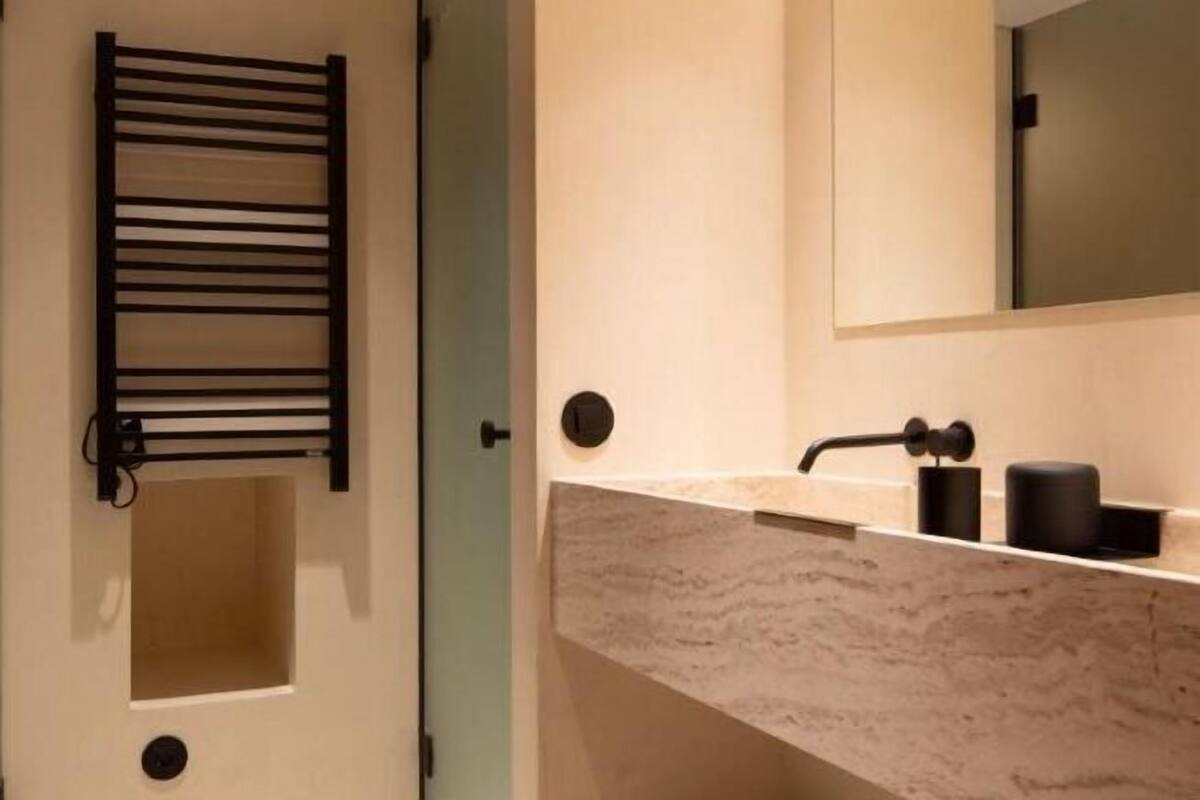 Bathroom | Hair dryer, towels, soap, shampoo