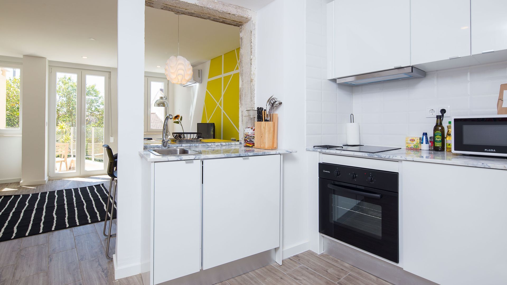 Geladeira, micro-ondas, fogão, cooktop