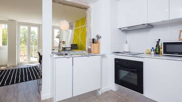 Geladeira, micro-ondas, fogão, cooktop