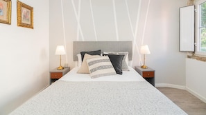 1 habitación, tabla de planchar con plancha, wifi gratis y ropa de cama