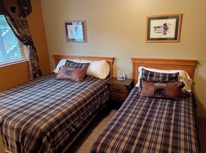 2 bedrooms, iron/ironing board, travel cot, free WiFi