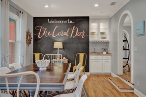 Dining - The Coral Door | Hot Tub | Fire Pit (Fredericksburg)