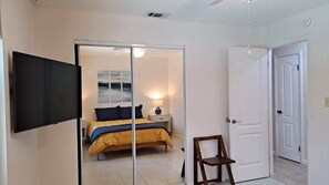 3 habitaciones, escritorio, tabla de planchar con plancha y wifi gratis 