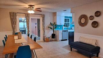 智能电视、办公室