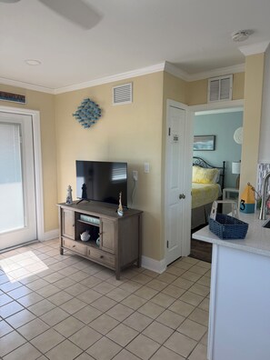 1 slaapkamer, een strijkplank/strijkijzer, gratis wifi, beddengoed