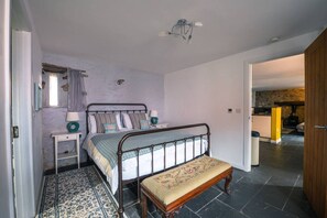 1 bedroom, iron/ironing board, travel cot, WiFi