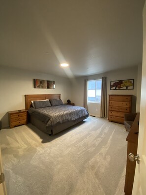 3 Schlafzimmer, Bügeleisen/Bügelbrett, Reisekinderbett, WLAN