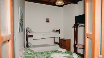 Cortinas blackout, tabla de planchar con plancha y wifi gratis