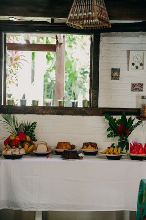 Free daily buffet breakfast - Pousada Arraial Lua Crescente (Porto Seguro)