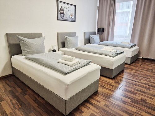 City Center Stays /// Deluxe Apartment