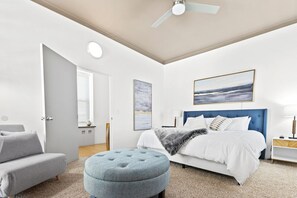 2 bedrooms, iron/ironing board, WiFi, bed sheets - HUGE 2 bedroom unit on Main Street (Saint Charles)