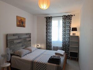 4 Schlafzimmer, Schreibtisch, Bügeleisen/Bügelbrett, kostenloses WLAN