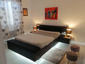 4 عدّة غرف نوم ومكتب ومكواة/لوح كي وواي فاي مجانًا