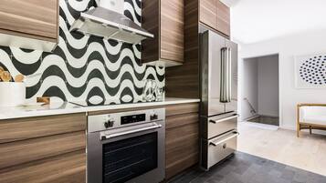 冰箱、微波炉、烤箱、炉灶