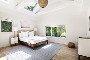 5 bedrooms, WiFi, bed sheets