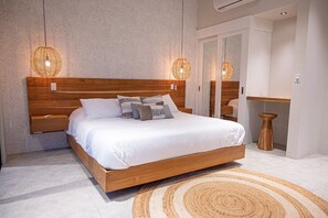 4 bedrooms, desk, WiFi