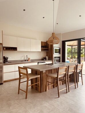 Fridge, microwave, oven, coffee/tea maker