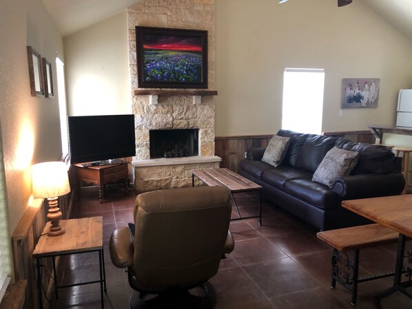 TV, fireplace, ping pong