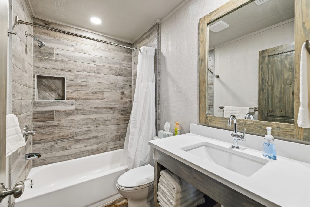 Combined shower/bathtub, towels, soap, toilet paper