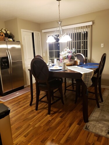 Balcony,  Washer/Dryer,  Gym, Pool, Coffee shop, Side Walks, The Goat Restaurant