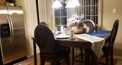 Balcony, Washer/Dryer, Gym, Pool, Coffee shop, Side Walks, The Goat Restaurant