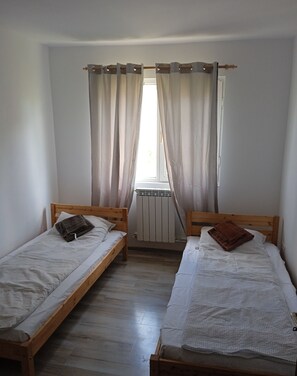 3 bedrooms, WiFi, bed sheets