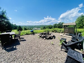 Outdoor dining - Mountaintop Hideaway ~ Piece of Paradise - Apt (Honesdale)